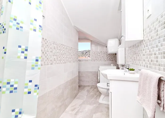 By The Sea Vela Luka, Korcula - 4449 *