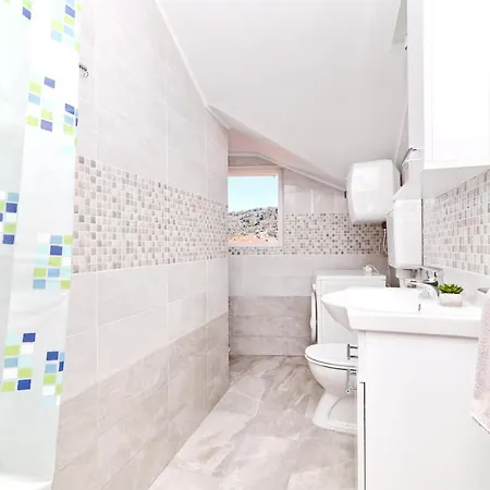 By The Sea Vela Luka, Korcula - 4449 *